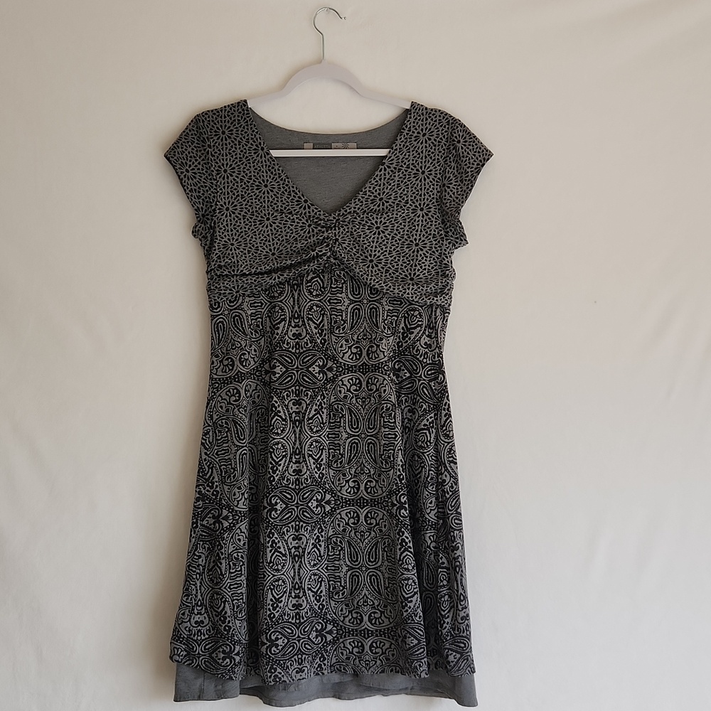 Athleta Dhara Dress Size M Grey Paisley